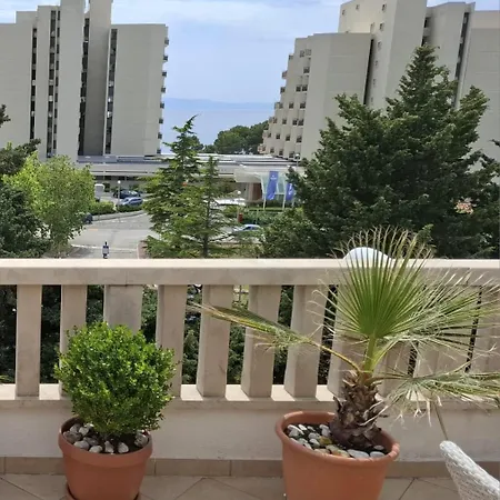 Happy Basset Terrace Apartment Makarska